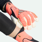 Predator Pro Hybrid Goalkeeper Glove