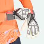 Predator Goalkeeper Glove Pro (Hybrid Strap)
